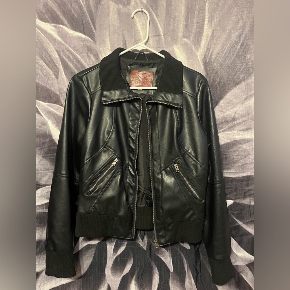 Black Leather Jacket 🐈‍⬛